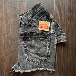 Levi’s Premium 501 Original High Rise Women’s Shorts👖